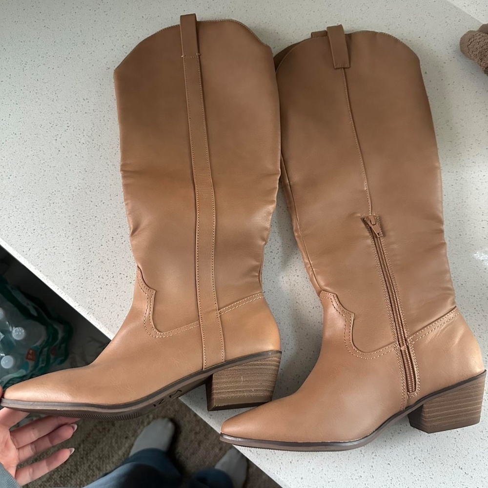 Tan Western Boots - Picture 3 of 6